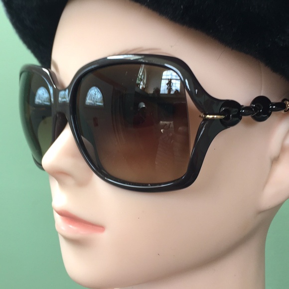 Gucci Accessories - Gucci #8 N Authentic